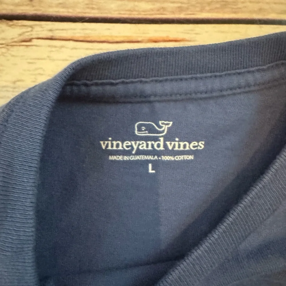 📌Vineyard Vines Fall T-shirt